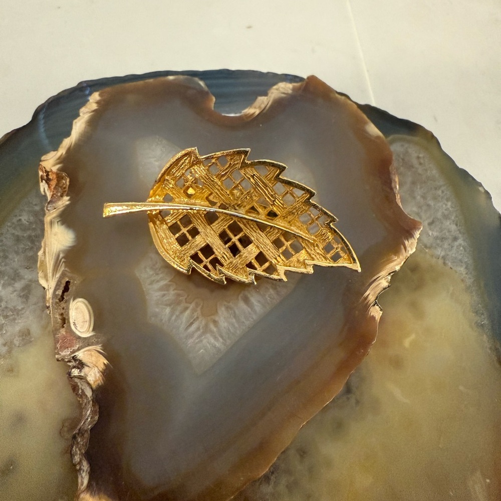 Vintage art nouveau Golden Leaf Brooch Guc
